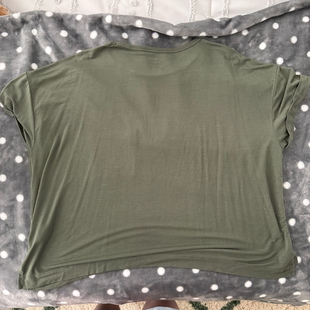 American Eagle Outfitters Olive Short Sleeve Tee - Picture 3 of 3